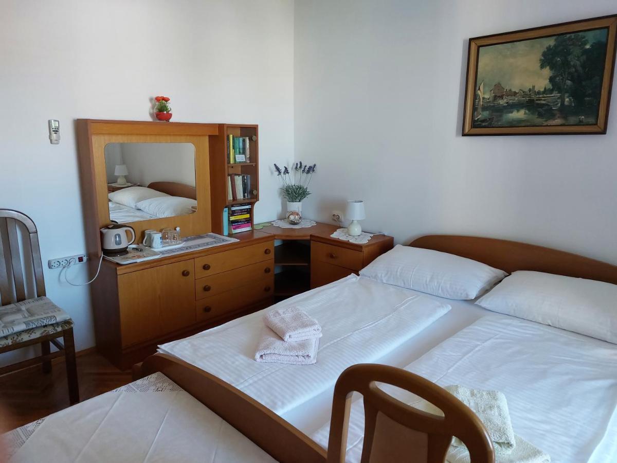 Room Slavica Mali Lošinj Dış mekan fotoğraf